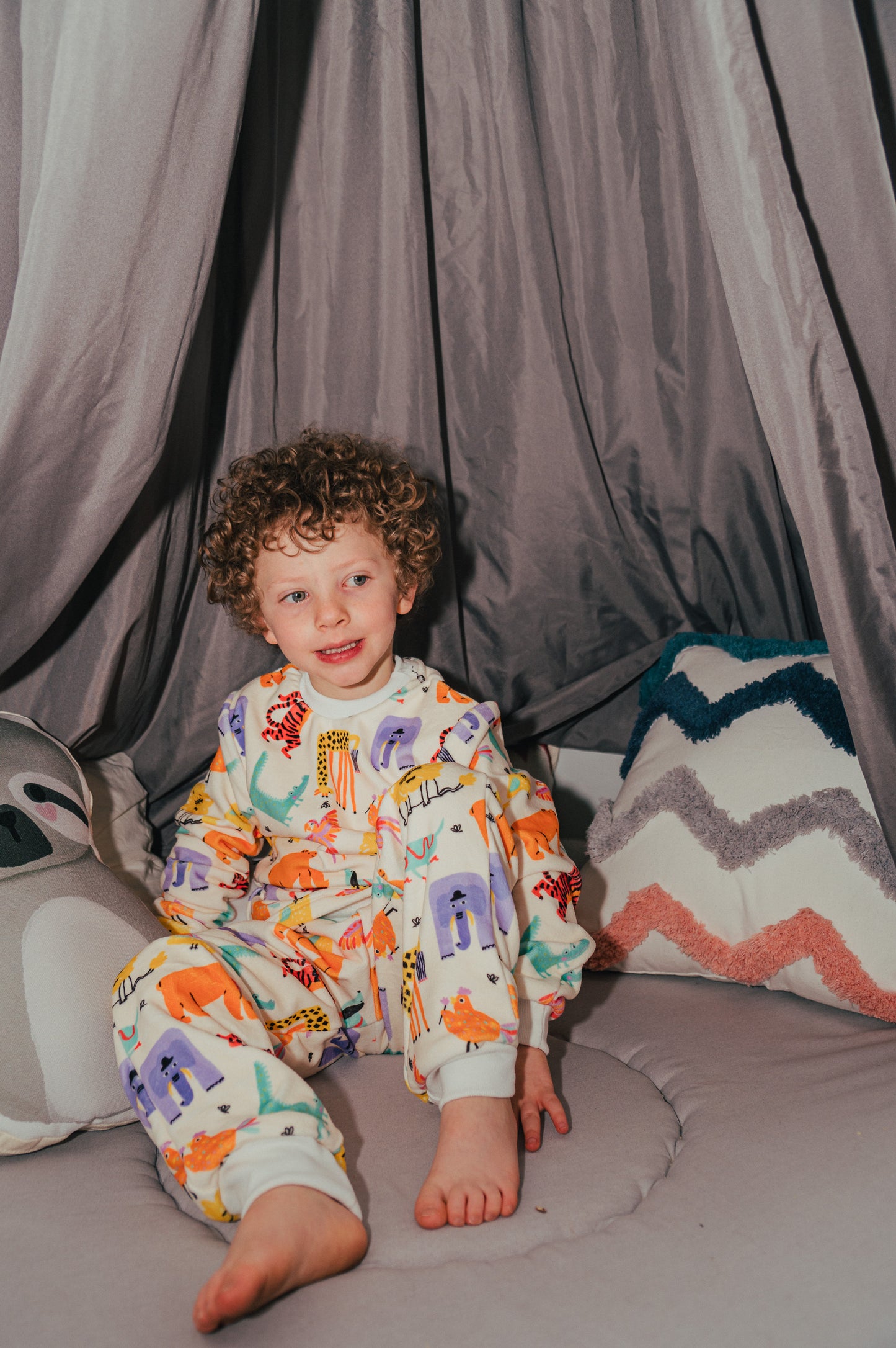 Animales de la Selva Print Pequeño - KIDS: Cuello Redondo y Pantalon