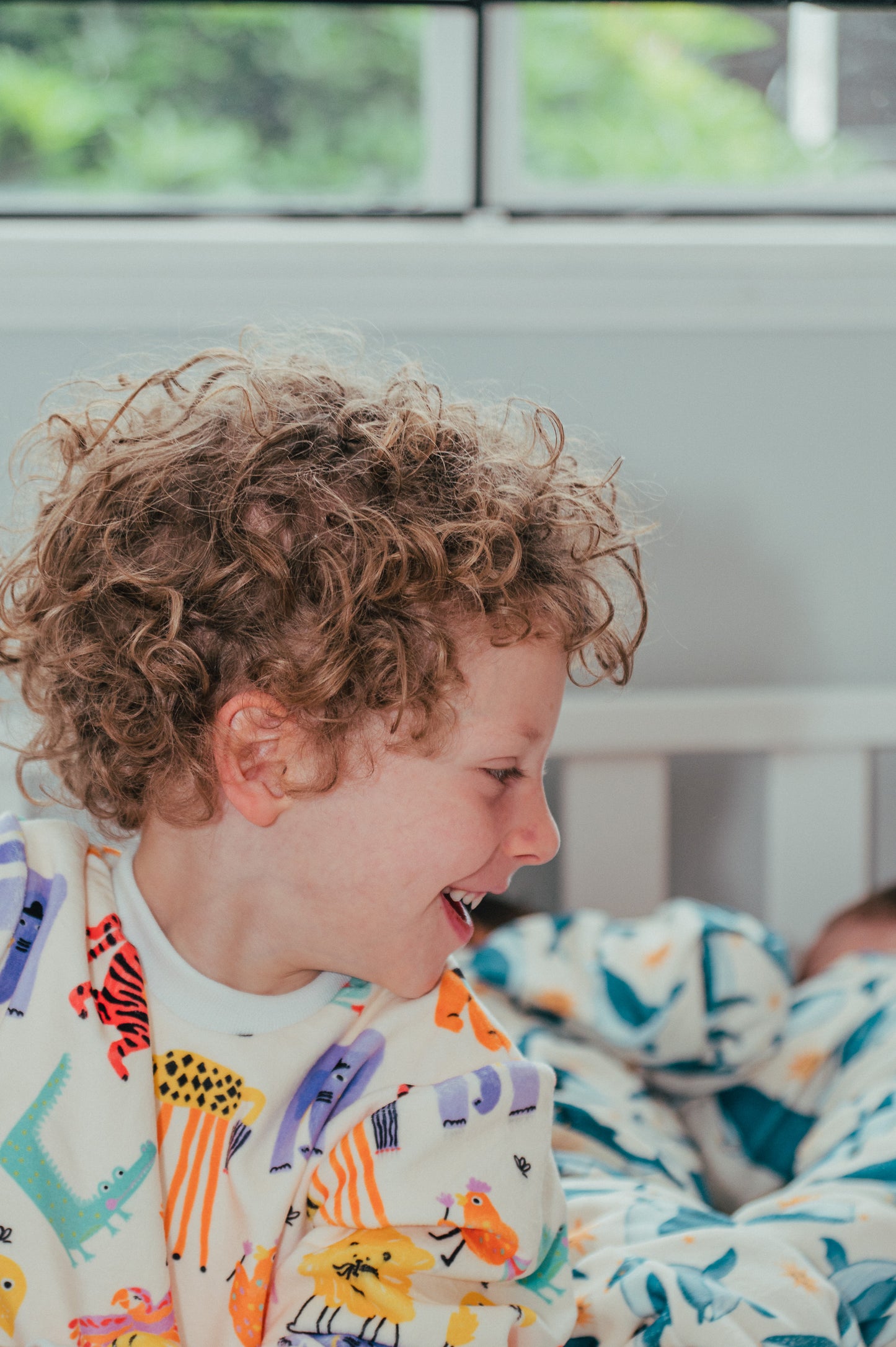 Animales de la Selva Print Pequeño - KIDS: Cuello Redondo y Pantalon