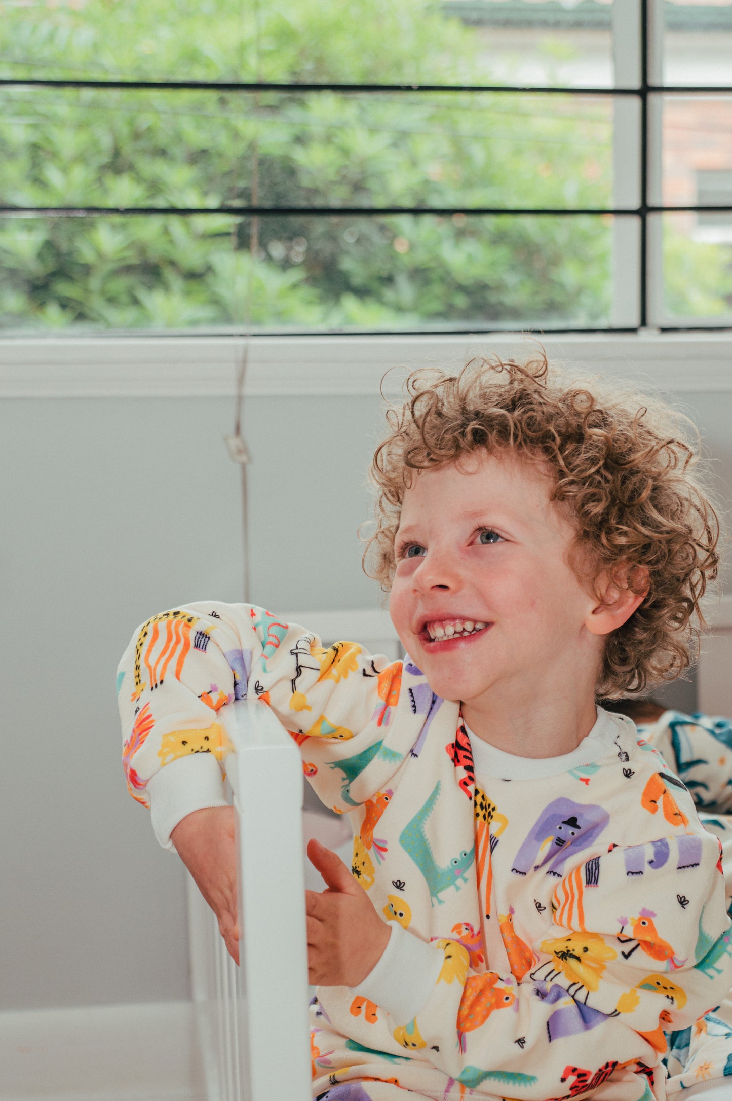 Animales de la Selva Print Pequeño - KIDS: Cuello Redondo y Pantalon