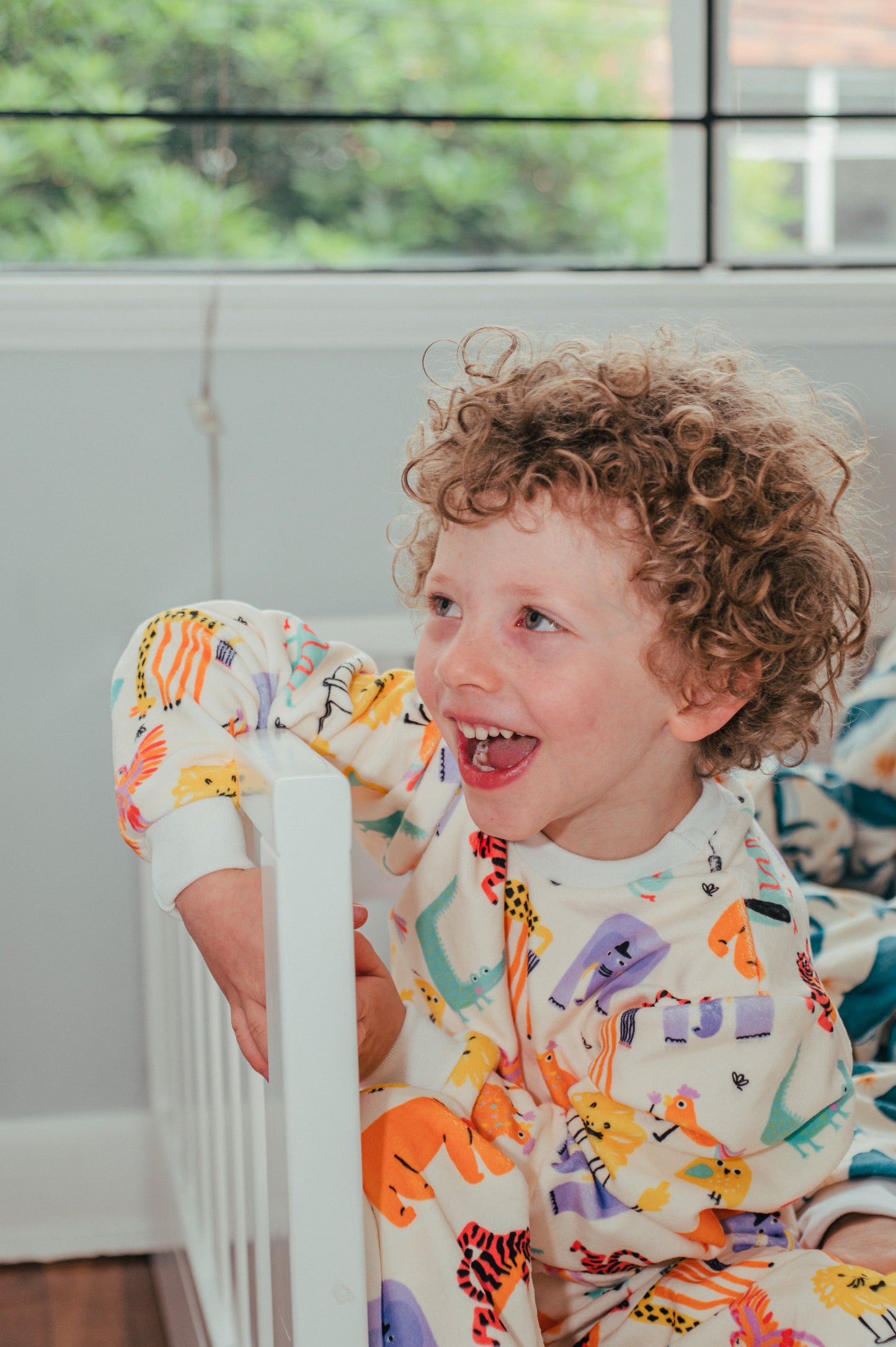 Animales de la Selva Print Pequeño - KIDS: Cuello Redondo y Pantalon