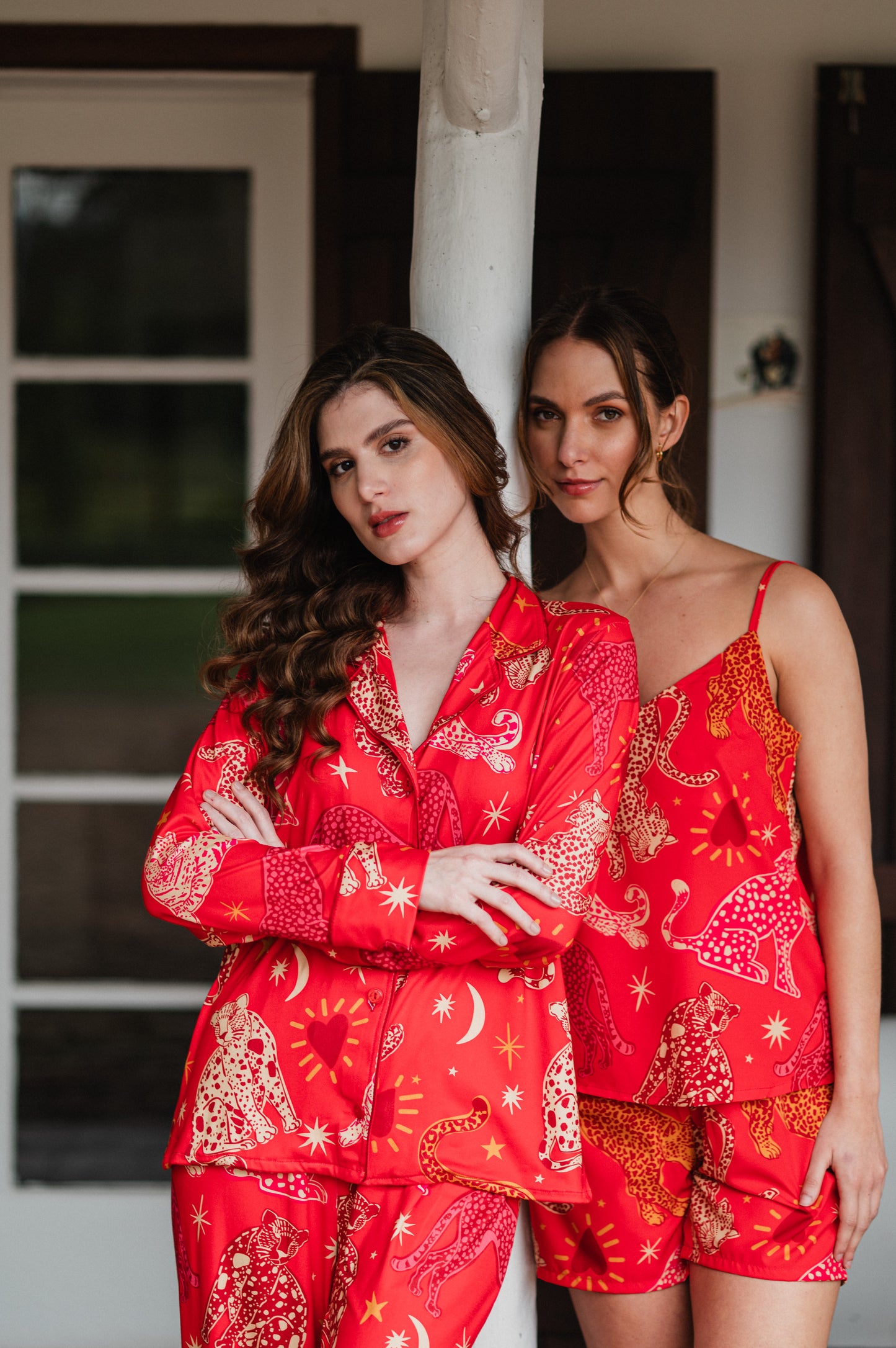 Fantasia Felina en Rojo - Camisa Manga Larga y Pantalon