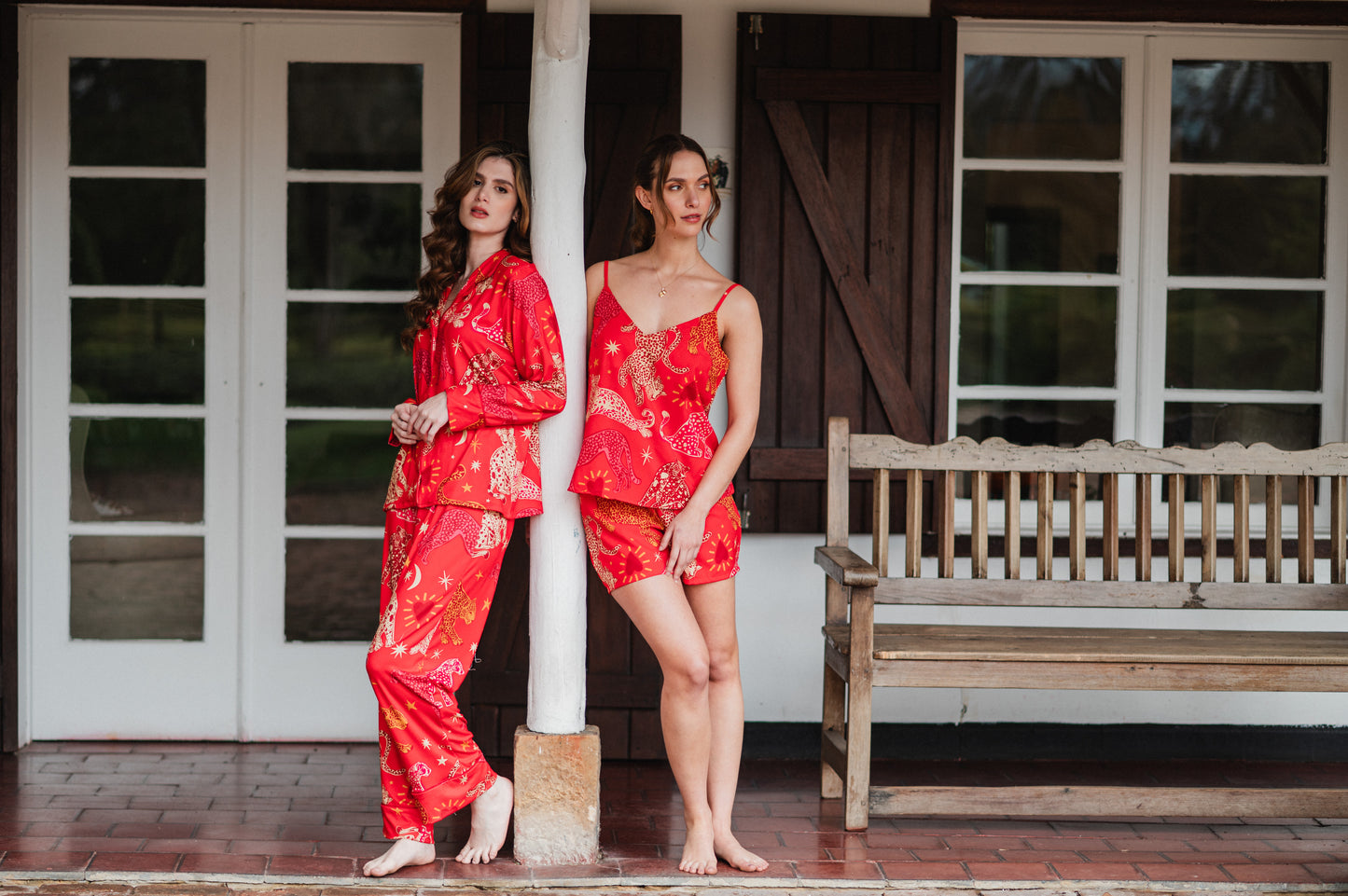 Fantasia Felina en Rojo - Camisa Manga Larga y Pantalon