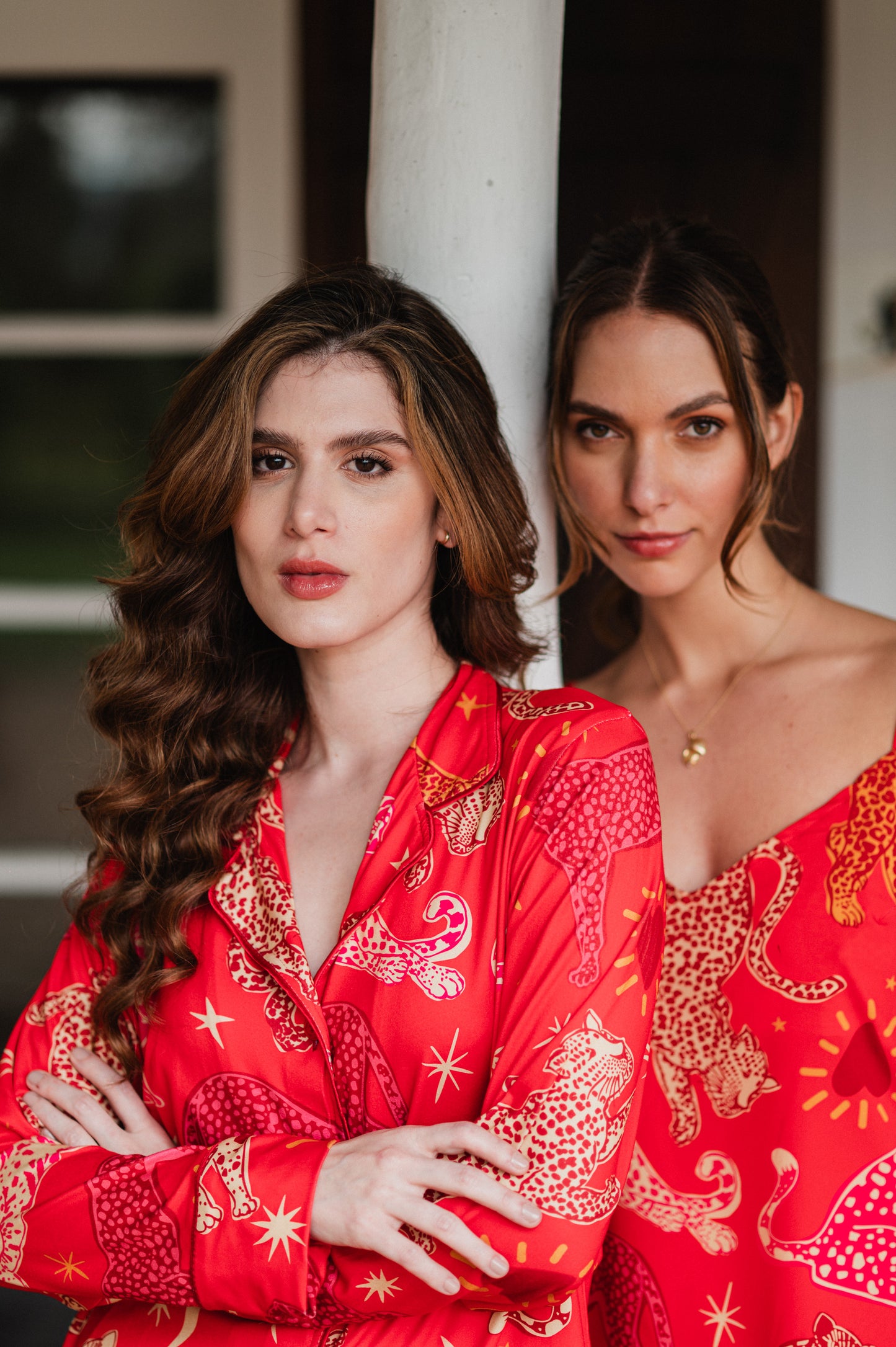 Fantasia Felina en Rojo - Camisa Manga Larga y Pantalon