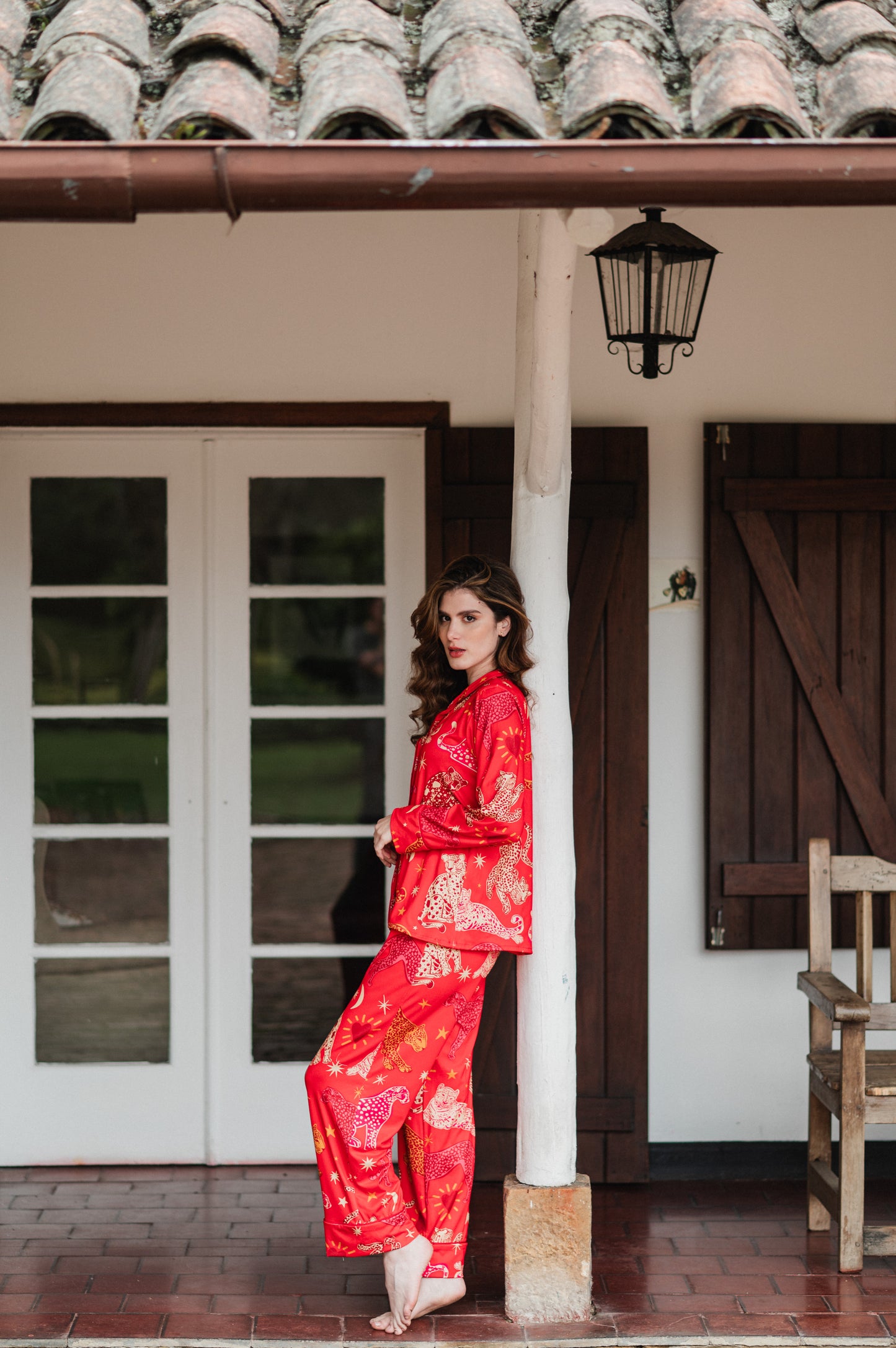 Fantasia Felina en Rojo - Camisa Manga Larga y Pantalon