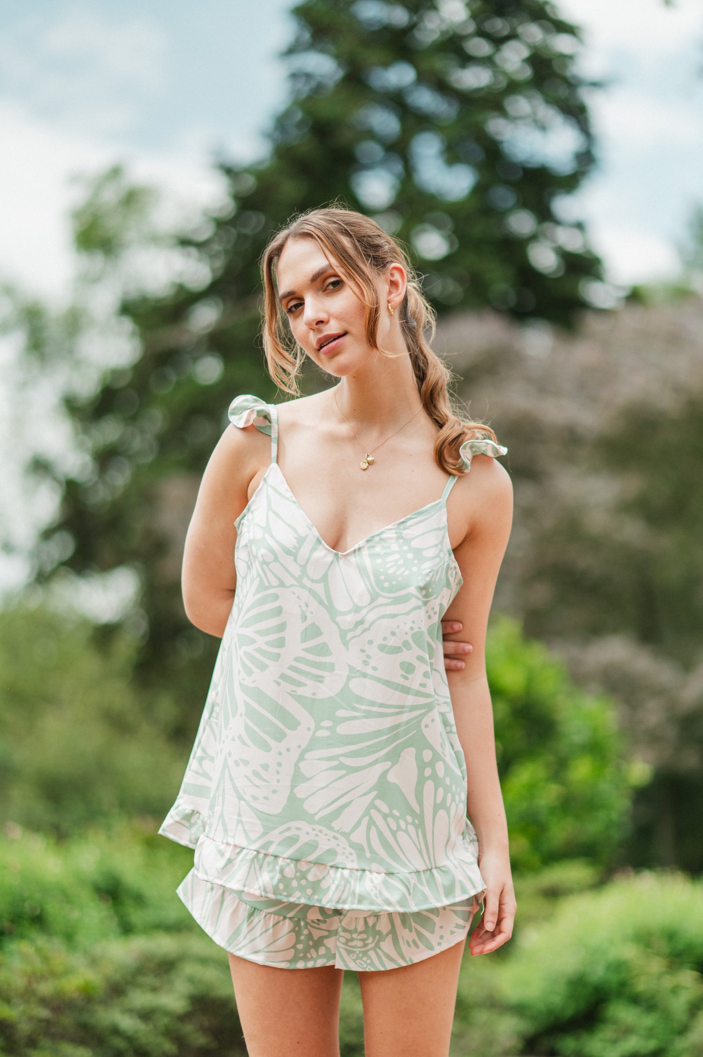 Mariposa Menta - Blusa Arandelas y Short Arandelas