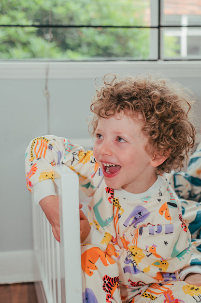 Animales de la Selva Print Pequeño - KIDS: Cuello Redondo y Pantalon