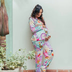 Fantasia - Camisa Manga Larga y Pantalon Maternidad cuerpo entero de lado