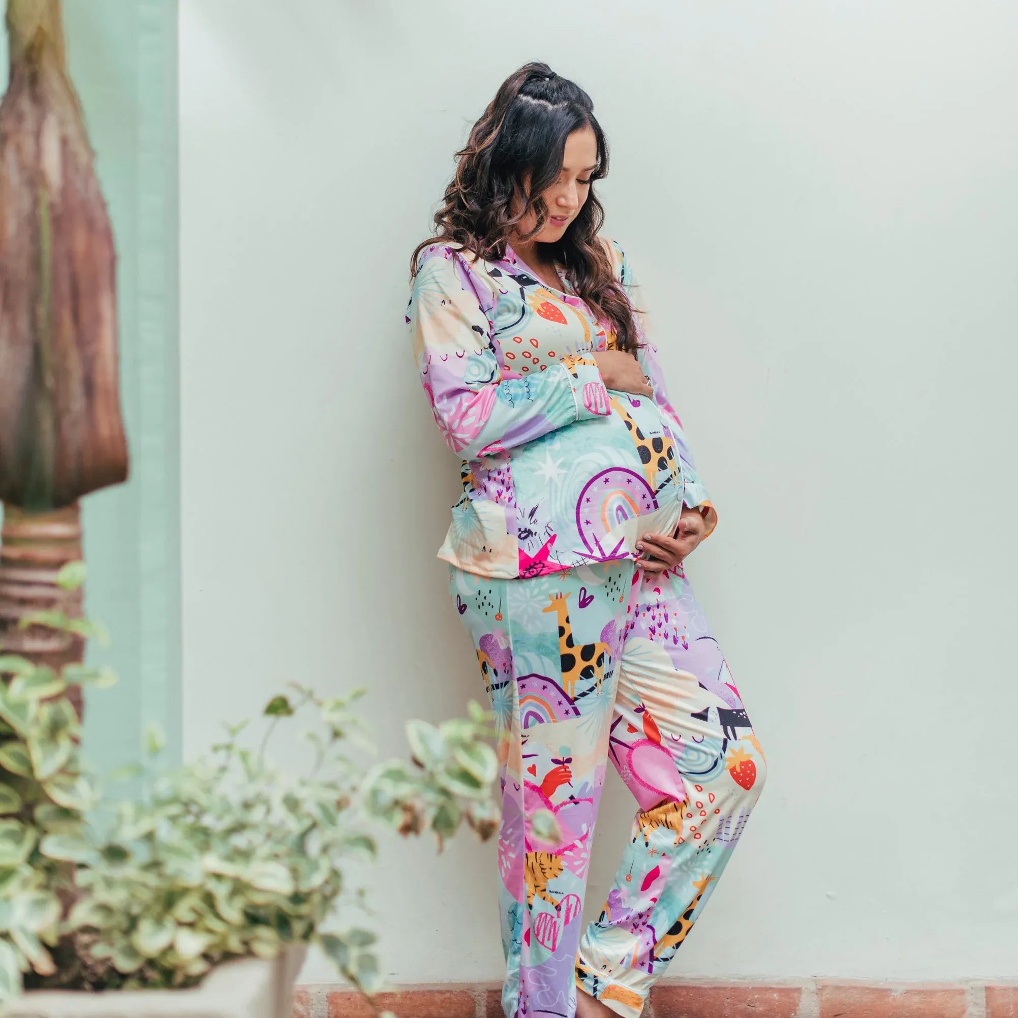 Fantasia - Camisa Manga Larga y Pantalon Maternidad cuerpo entero de lado