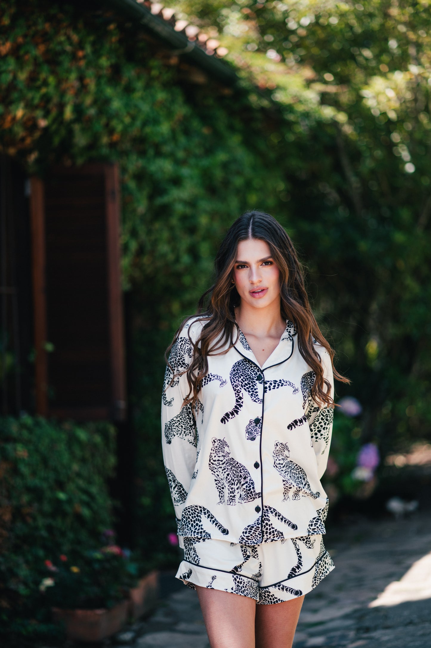 Jaguar Negro - Camisa Manga Larga y Short