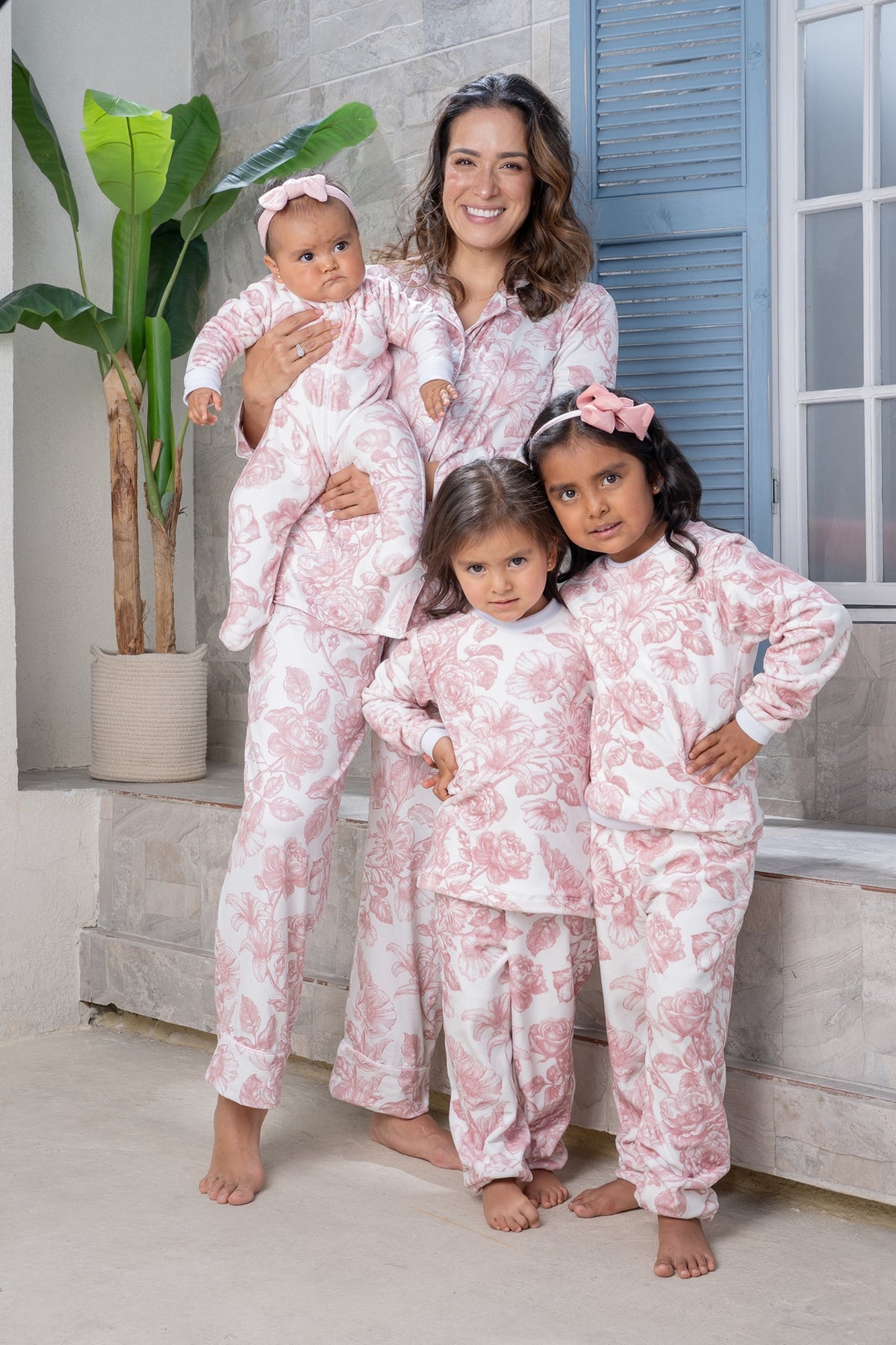 Lirios Rosa - Kids: Cuello Redondo y Pantalon