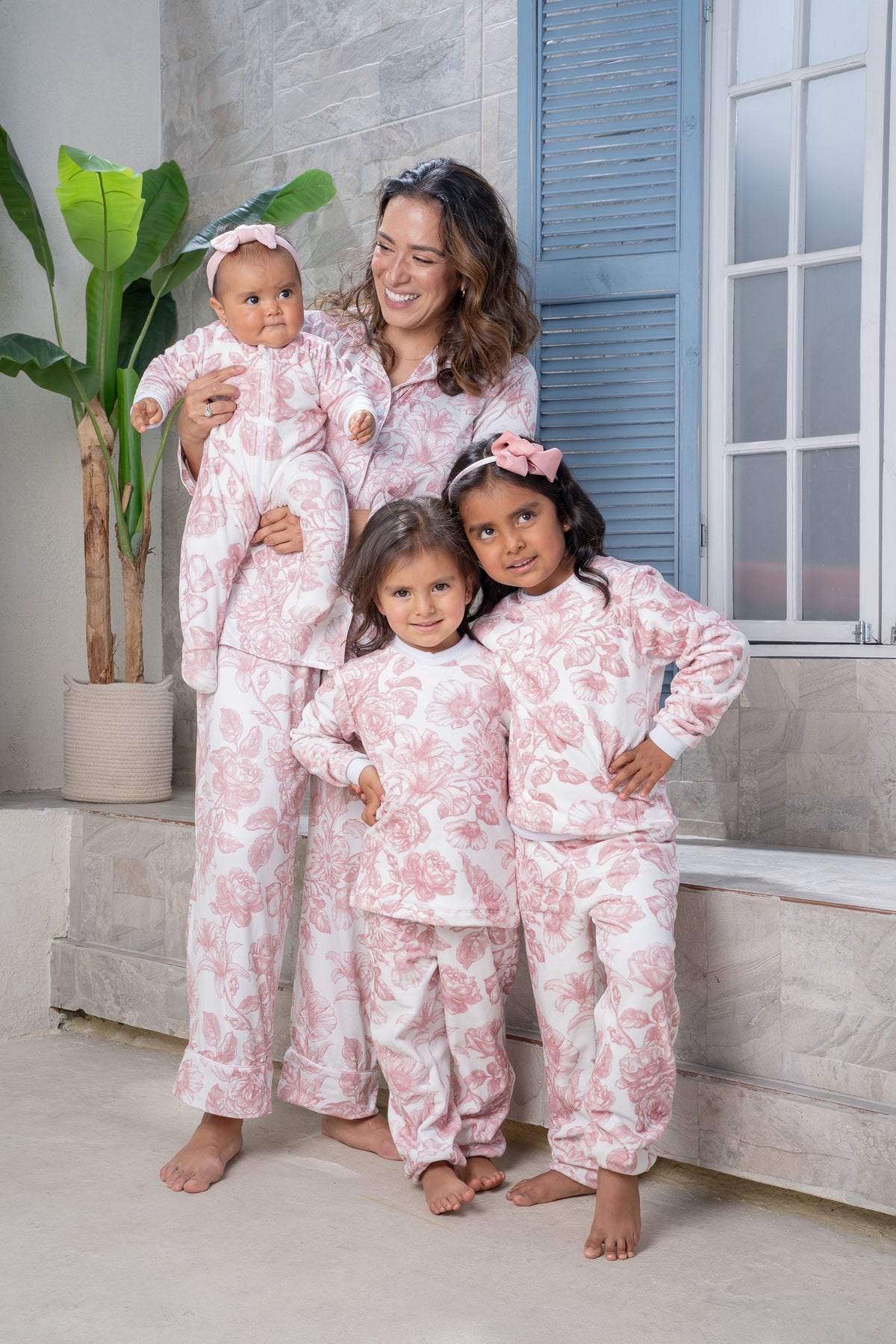 Lirios Rosa - Kids: Cuello Redondo y Pantalon