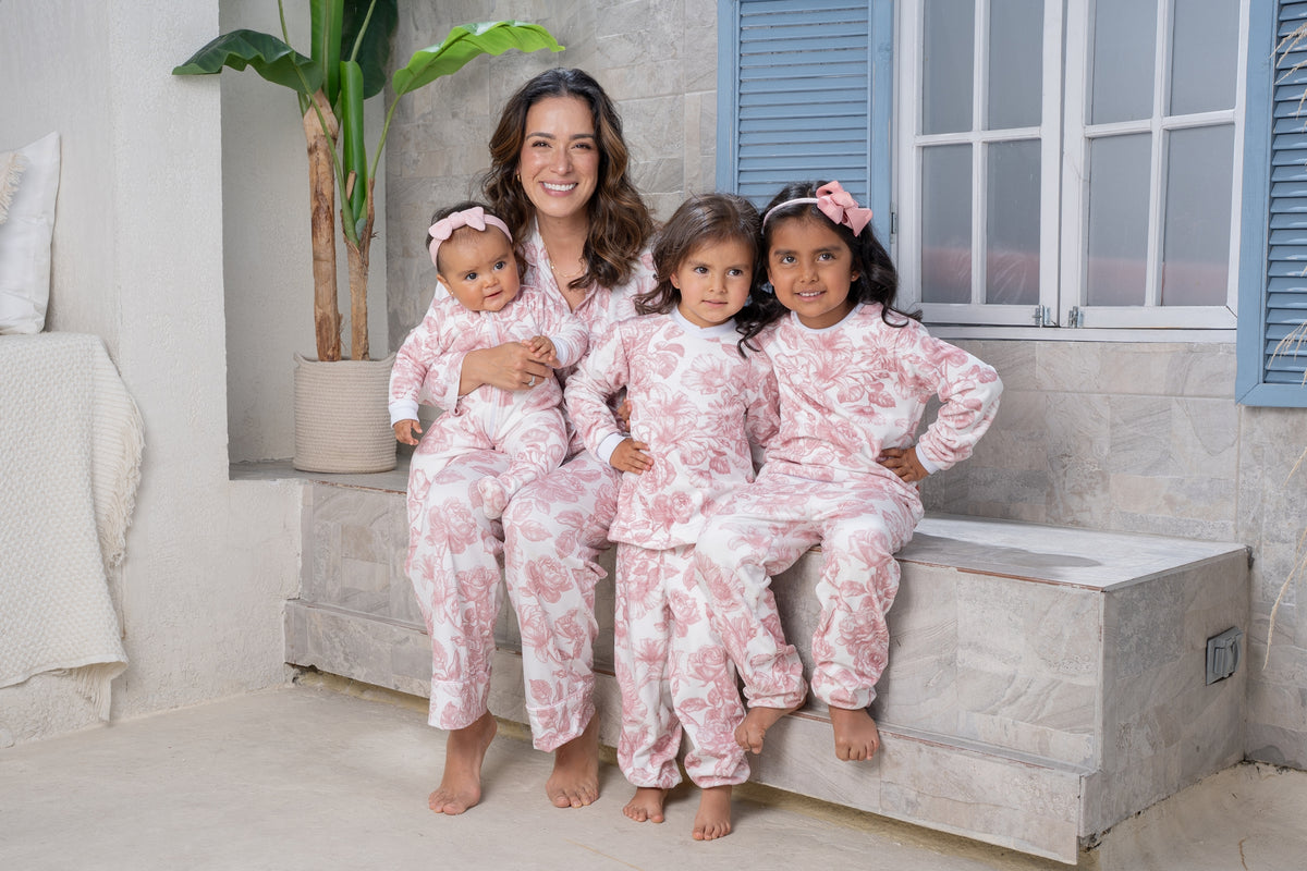 Lirios Rosa - Kids: Cuello Redondo y Pantalon