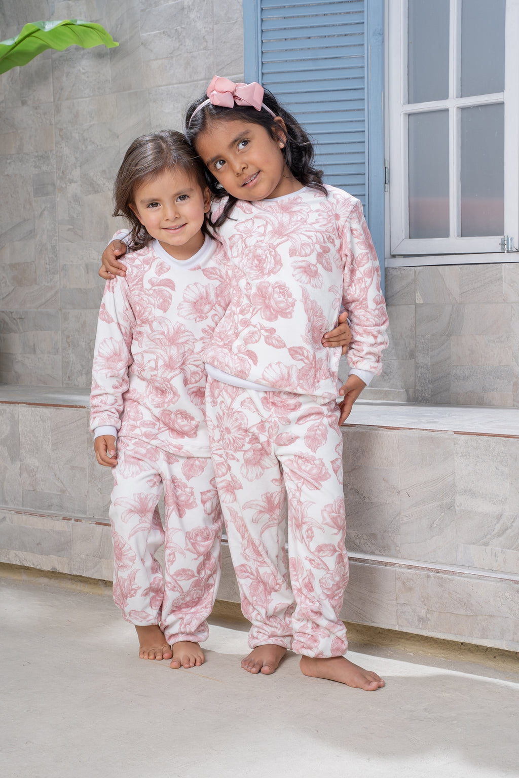 Lirios Rosa - Kids: Cuello Redondo y Pantalon