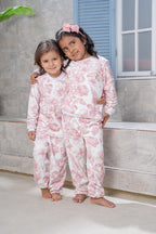 Lirios Rosa - Kids: Cuello Redondo y Pantalon