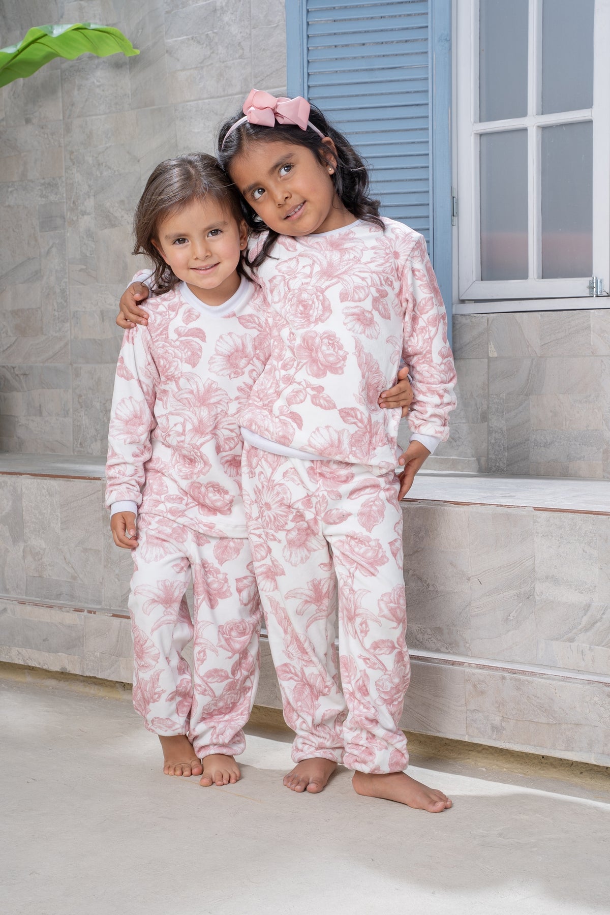 Lirios Rosa - Kids: Cuello Redondo y Pantalon