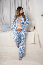 Lirios del Mar - Camisa Manga Larga y Pantalon Maternidad foto de cuerpo entero