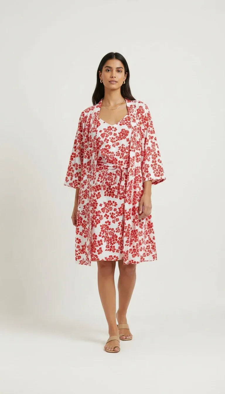 Petalos Carmesi - Bata y Kimono foto cuerpo entero