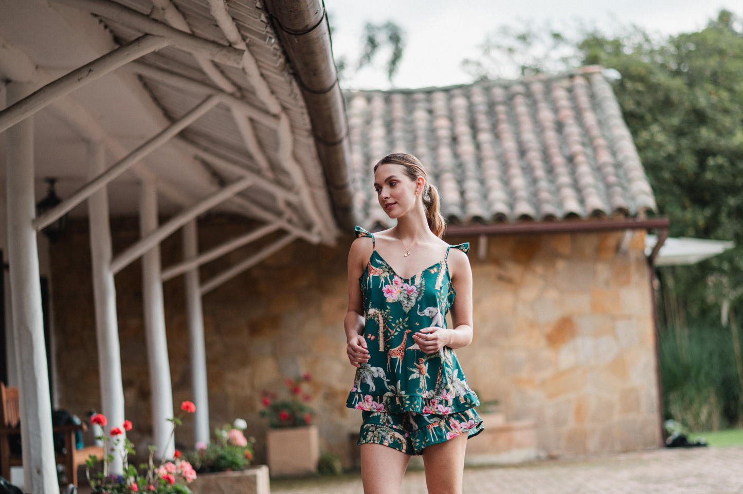 Selva Hindu Jade - Blusa de Arandelas y Short