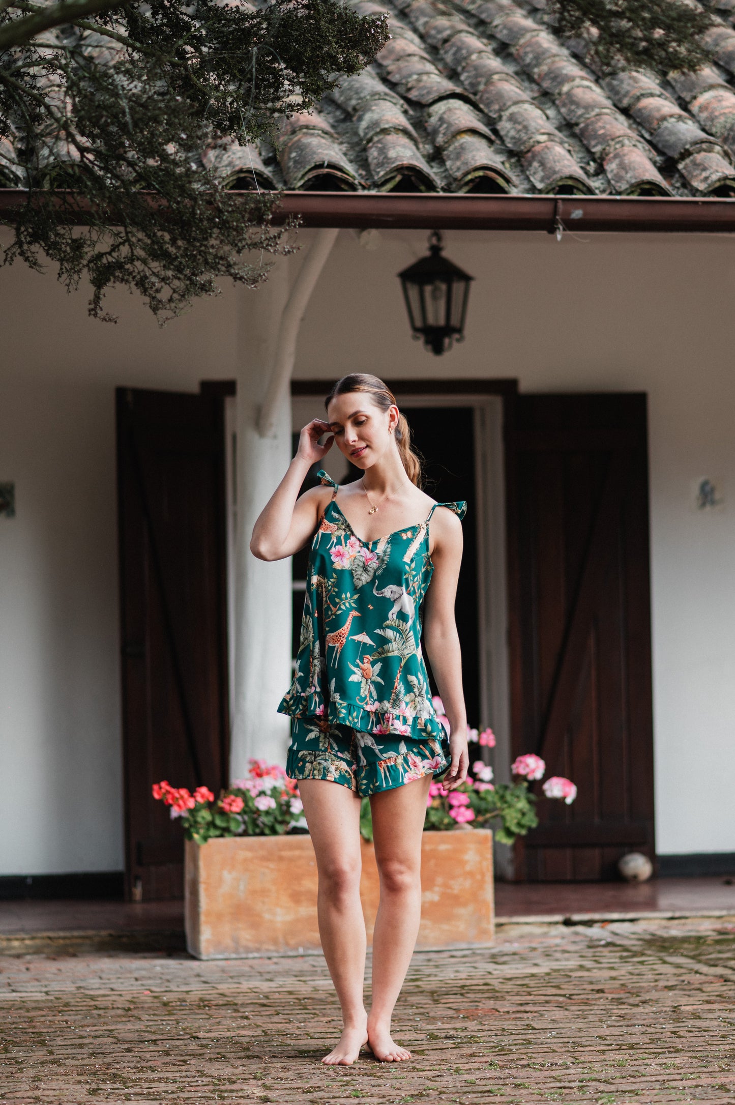 Selva Hindu Jade - Blusa de Arandelas y Short