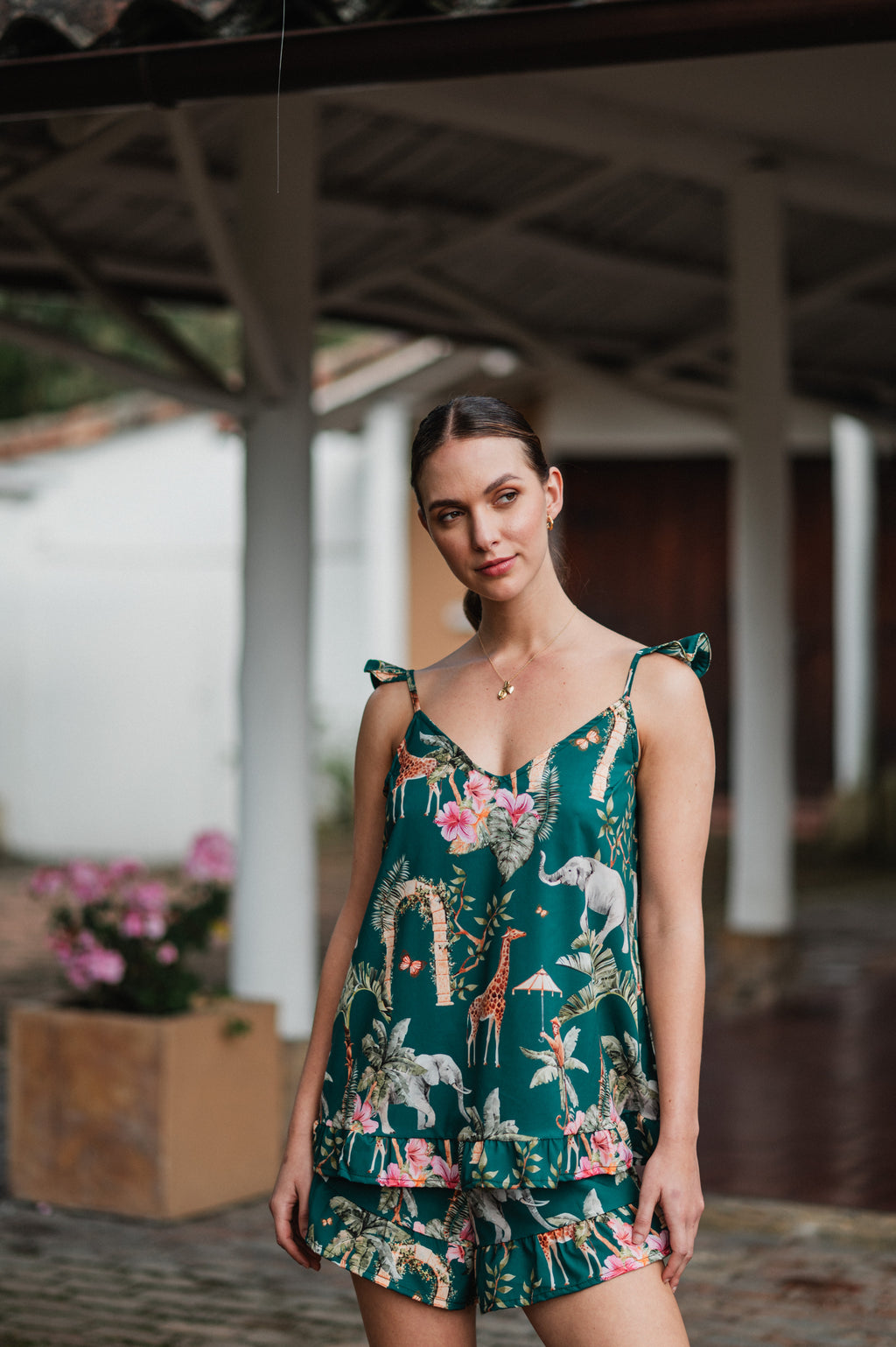 Selva Hindu Jade - Blusa de Arandelas y Short