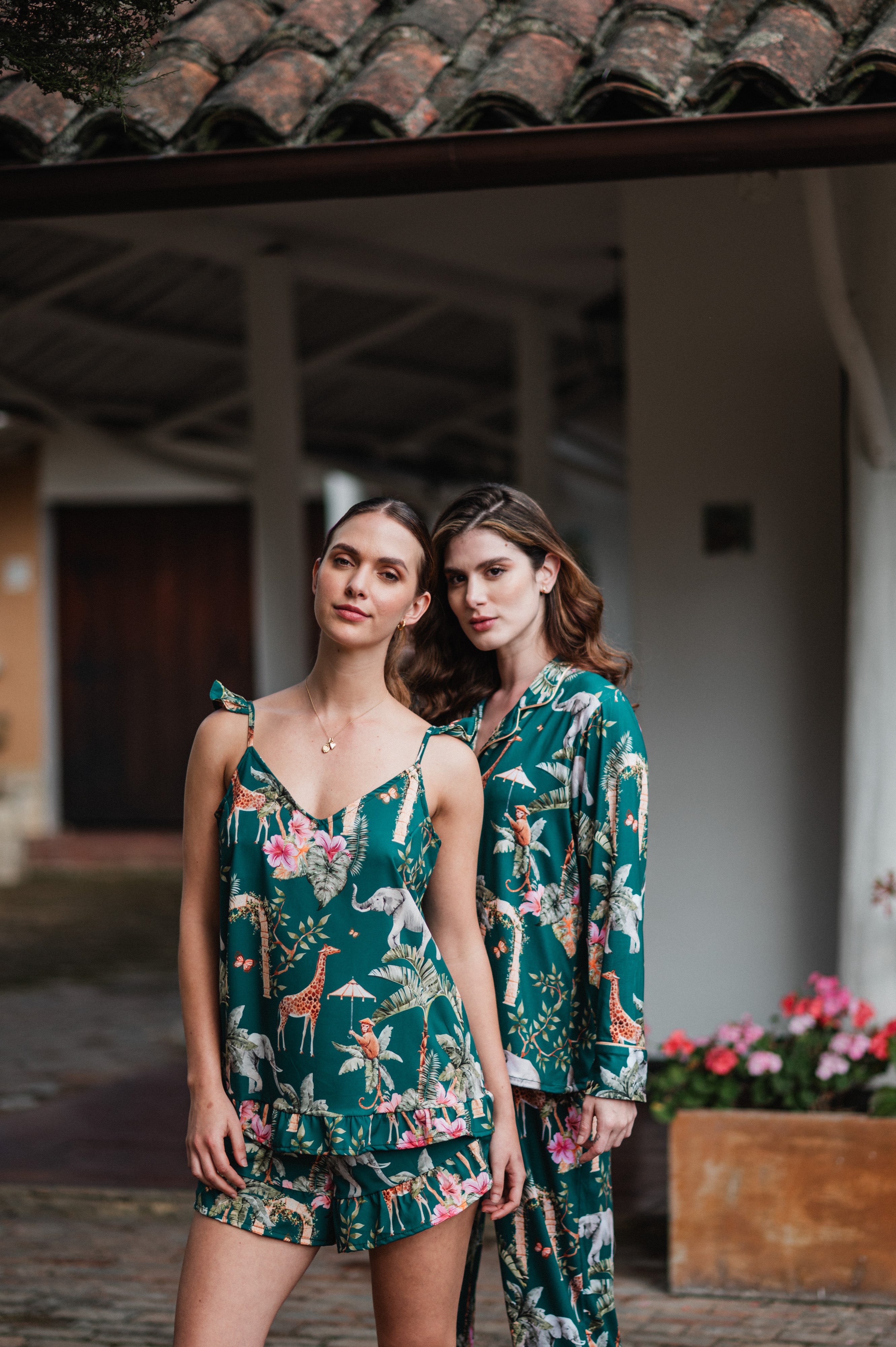Selva Hindu Jade - Blusa de Arandelas y Short