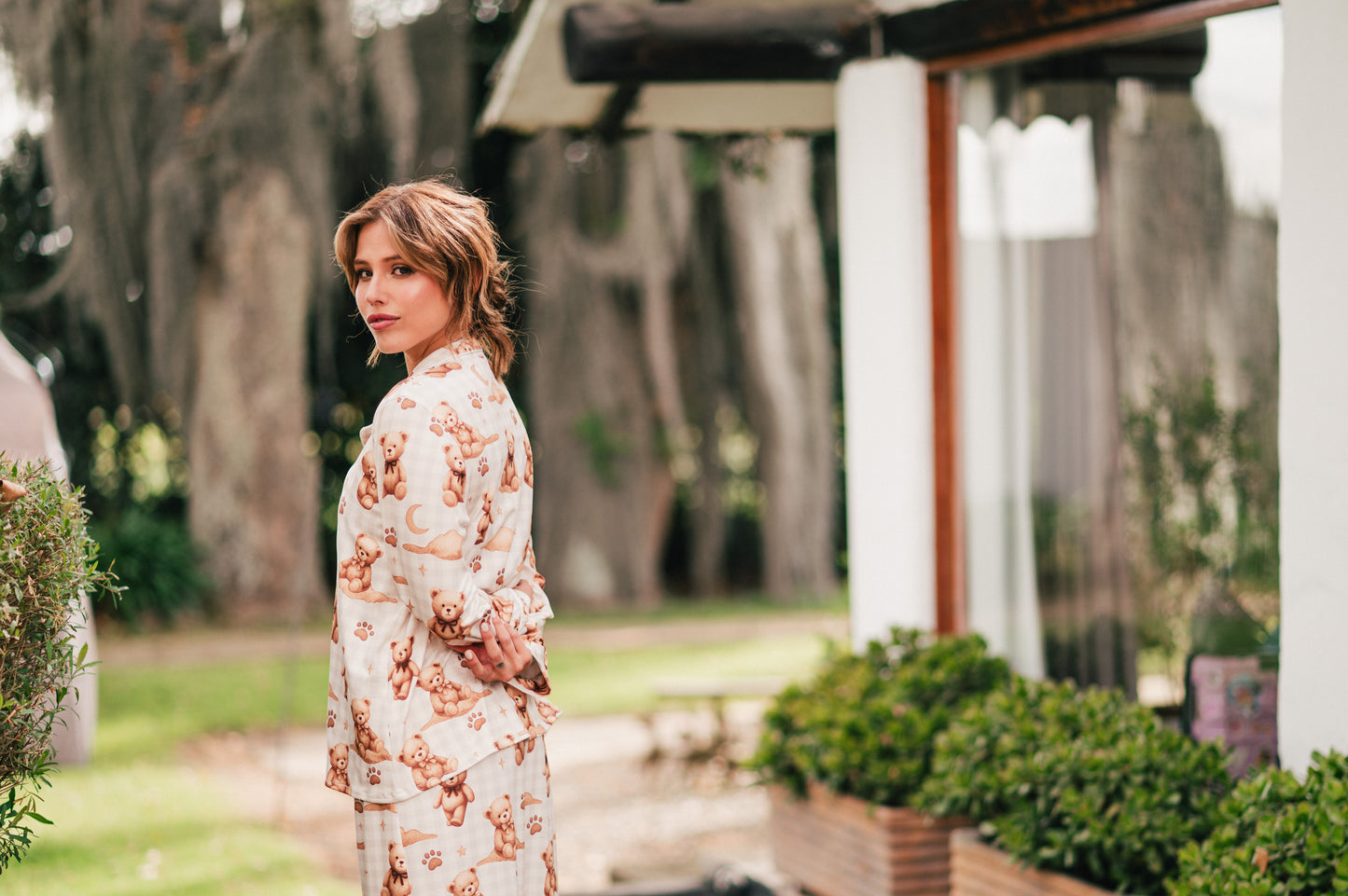 Teddy Beige - Mujer: Camisa y Pantalon