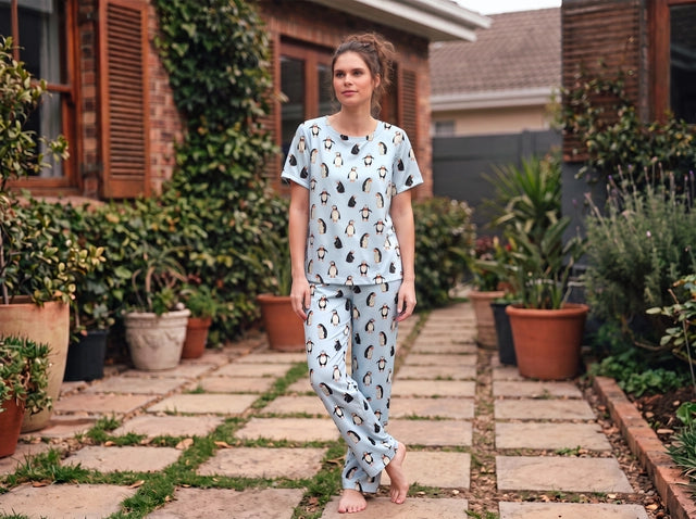 Pinguinos Celeste - Cuello redondo manga corta + pantalon